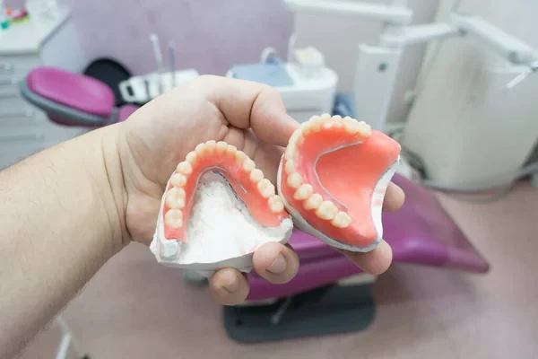 Complete removable dental denture